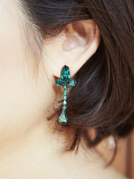 Brown, Hairstyle, Skin, Jewellery, Earrings, Fashion accessory, Body jewelry, Amber, Teal, Beauty, 