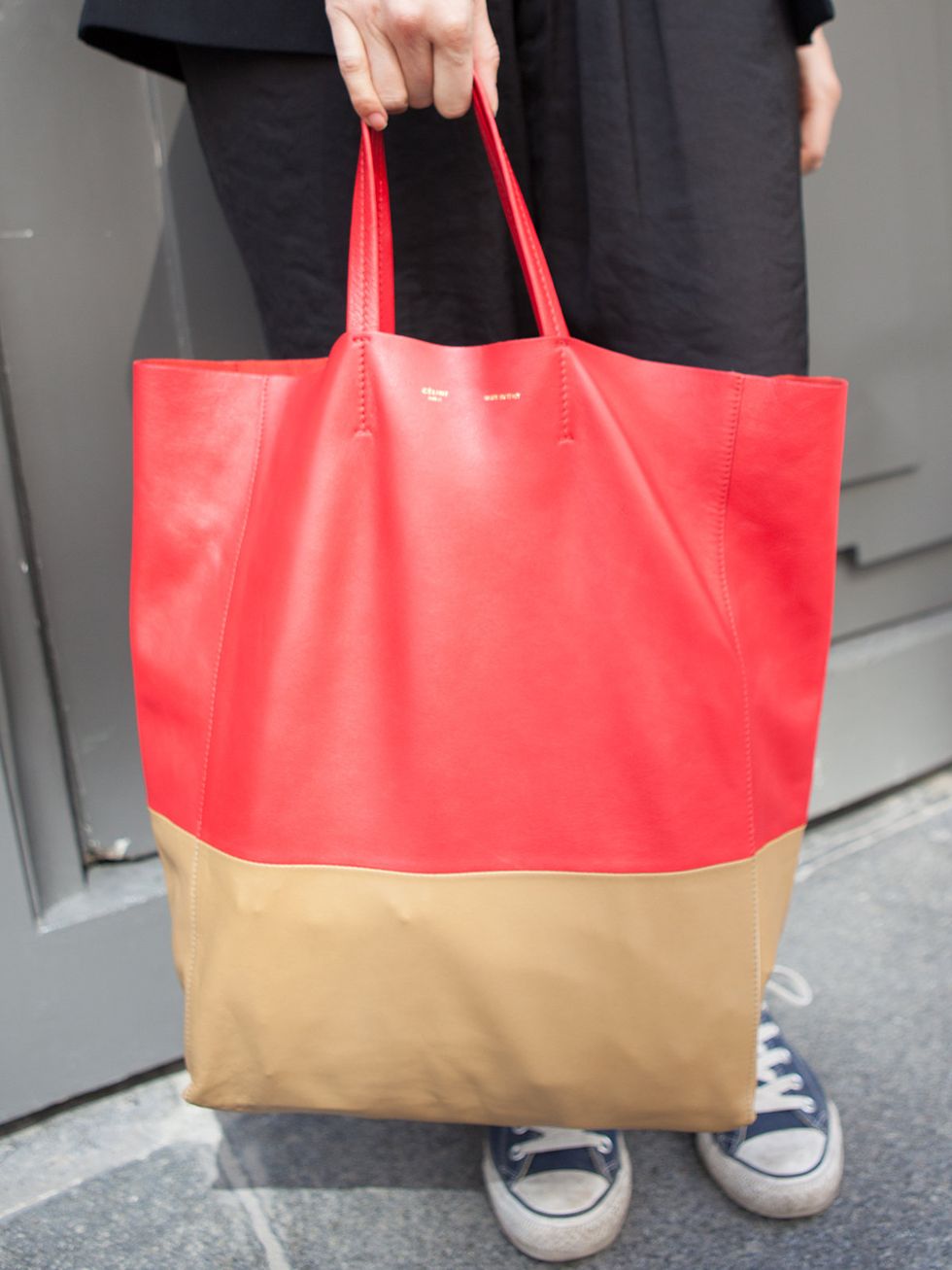 Bag, Red, Style, Luggage and bags, Carmine, Fashion, Orange, Shoulder bag, Coquelicot, Street fashion, 