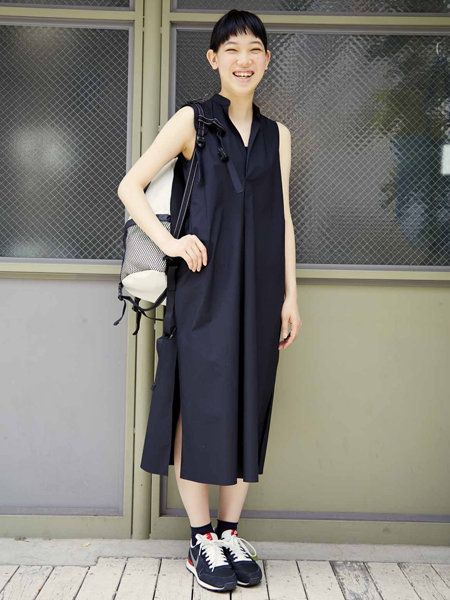 Clothing, Sleeve, Shoulder, Joint, Collar, Dress, Style, Formal wear, Street fashion, One-piece garment, 