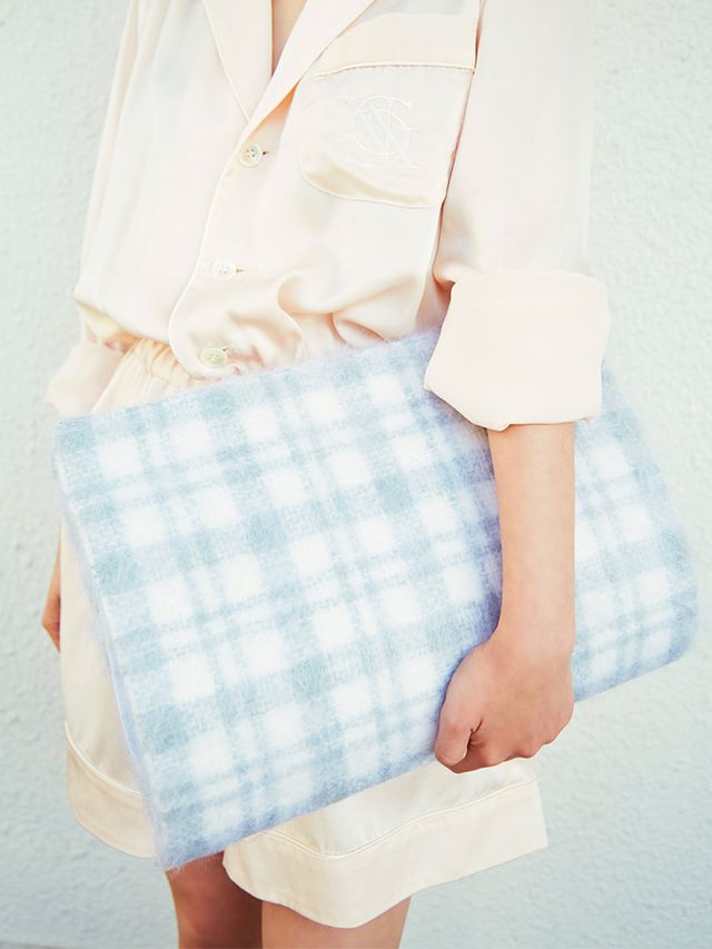 Clothing, Blue, Sleeve, Collar, Shoulder, Textile, Pattern, White, Bag, Style, 