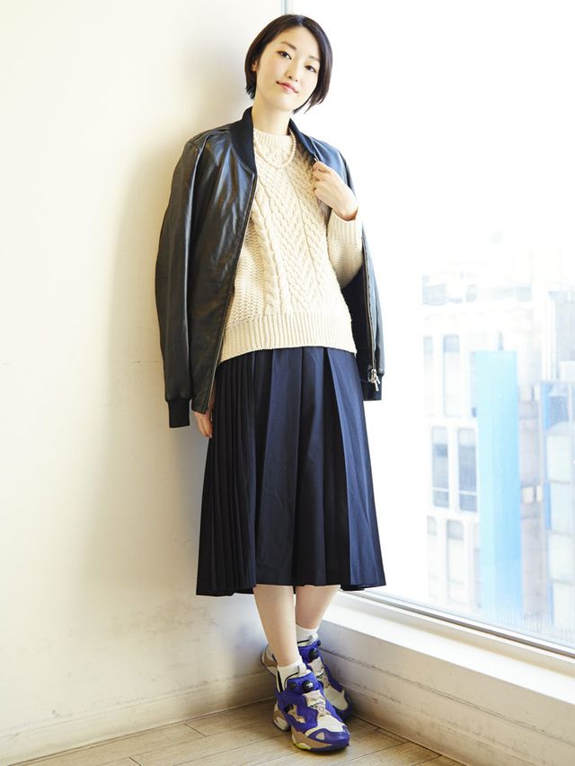 Clothing, Blue, Sleeve, Shoulder, Textile, Joint, Outerwear, Collar, Style, Street fashion, 