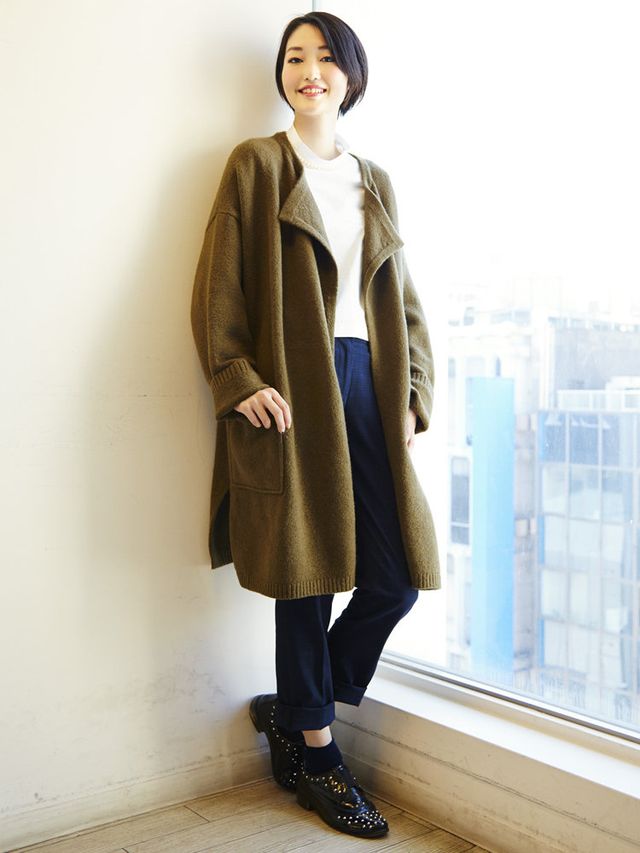 Clothing, Brown, Sleeve, Collar, Shoulder, Coat, Textile, Joint, Shoe, Outerwear, 