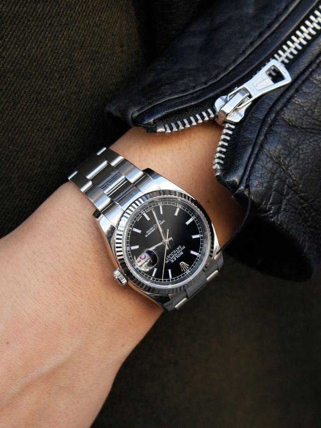 Product, Analog watch, Watch, Wrist, Watch accessory, Font, Fashion accessory, Fashion, Everyday carry, Black, 