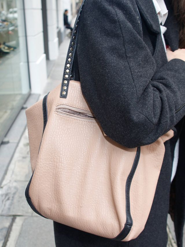 Brown, Bag, Style, Fashion, Black, Luggage and bags, Leather, Street fashion, Shoulder bag, Beige, 