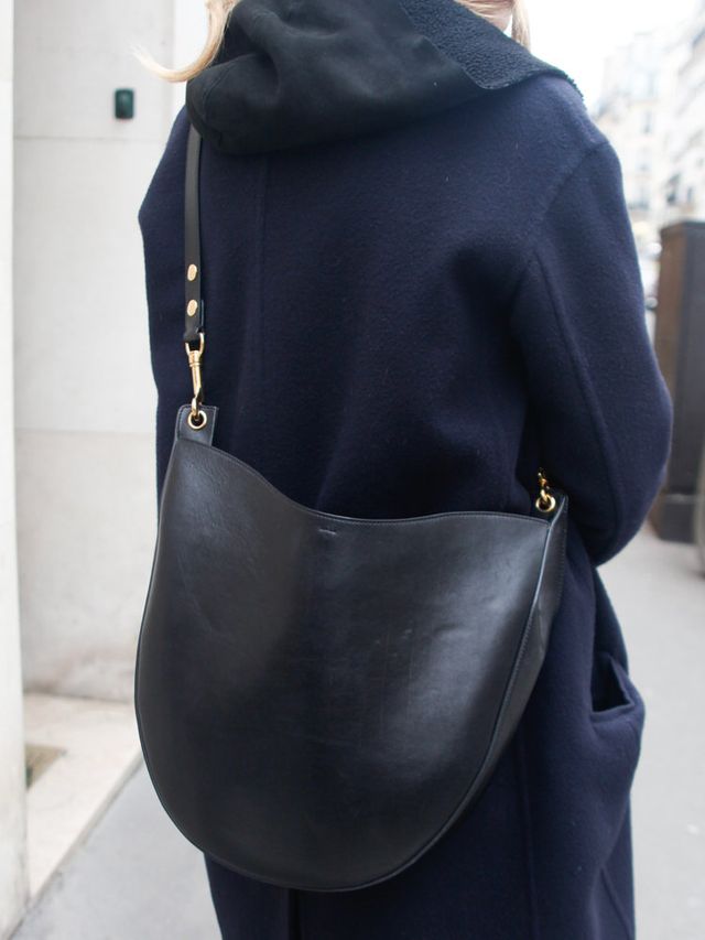 Sleeve, Textile, Outerwear, Bag, Fashion, Black, Leather, Pattern, Shoulder bag, Street fashion, 