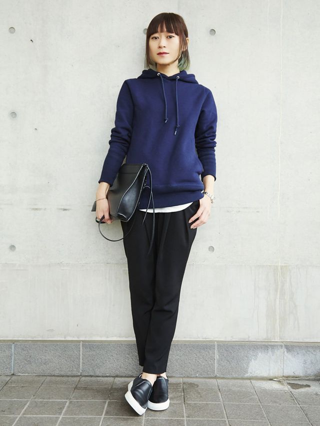 Sleeve, Shoulder, Collar, Joint, Standing, Outerwear, Style, Street fashion, Waist, Electric blue, 