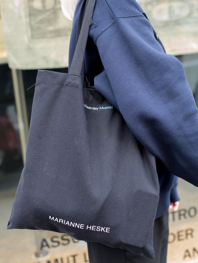 Bag, Style, Black, Shoulder bag, Street fashion, Brand, Strap, Tote bag, 