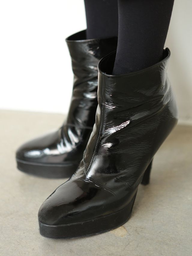 Footwear, Boot, Leather, Fashion, Black, Material property, Fashion design, Synthetic rubber, Riding boot, Knee-high boot, 