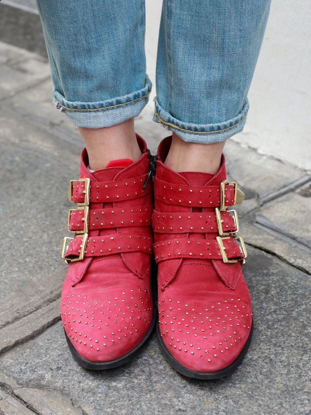 Footwear, Blue, Shoe, Trousers, Denim, Jeans, Textile, Red, White, Pink, 