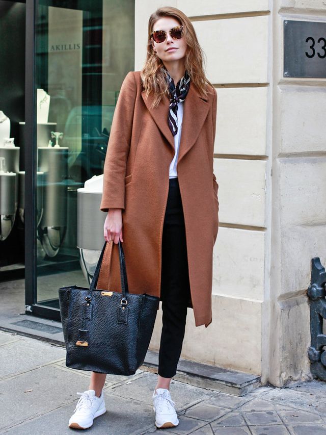 Clothing, Brown, Sleeve, Coat, Shoulder, Collar, Textile, Bag, Outerwear, Sunglasses, 