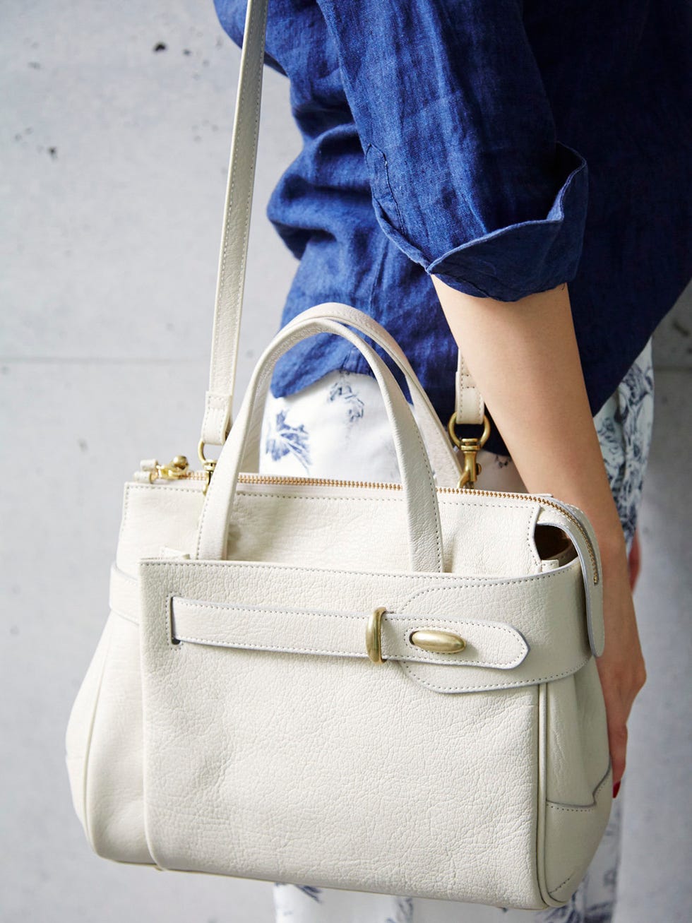 Blue, Product, Denim, Bag, Jeans, White, Style, Fashion accessory, Luggage and bags, Shoulder bag, 