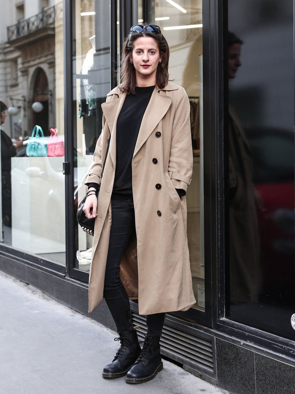 Clothing, Sleeve, Coat, Outerwear, Collar, Overcoat, Style, Street fashion, Winter, Boot, 