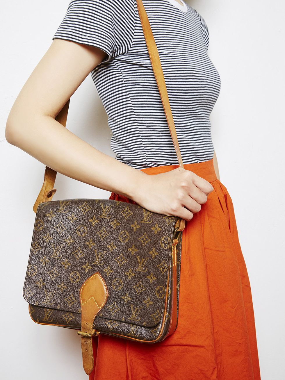 Brown, Sleeve, Shoulder, Textile, Bag, Orange, Joint, Pattern, Style, Luggage and bags, 