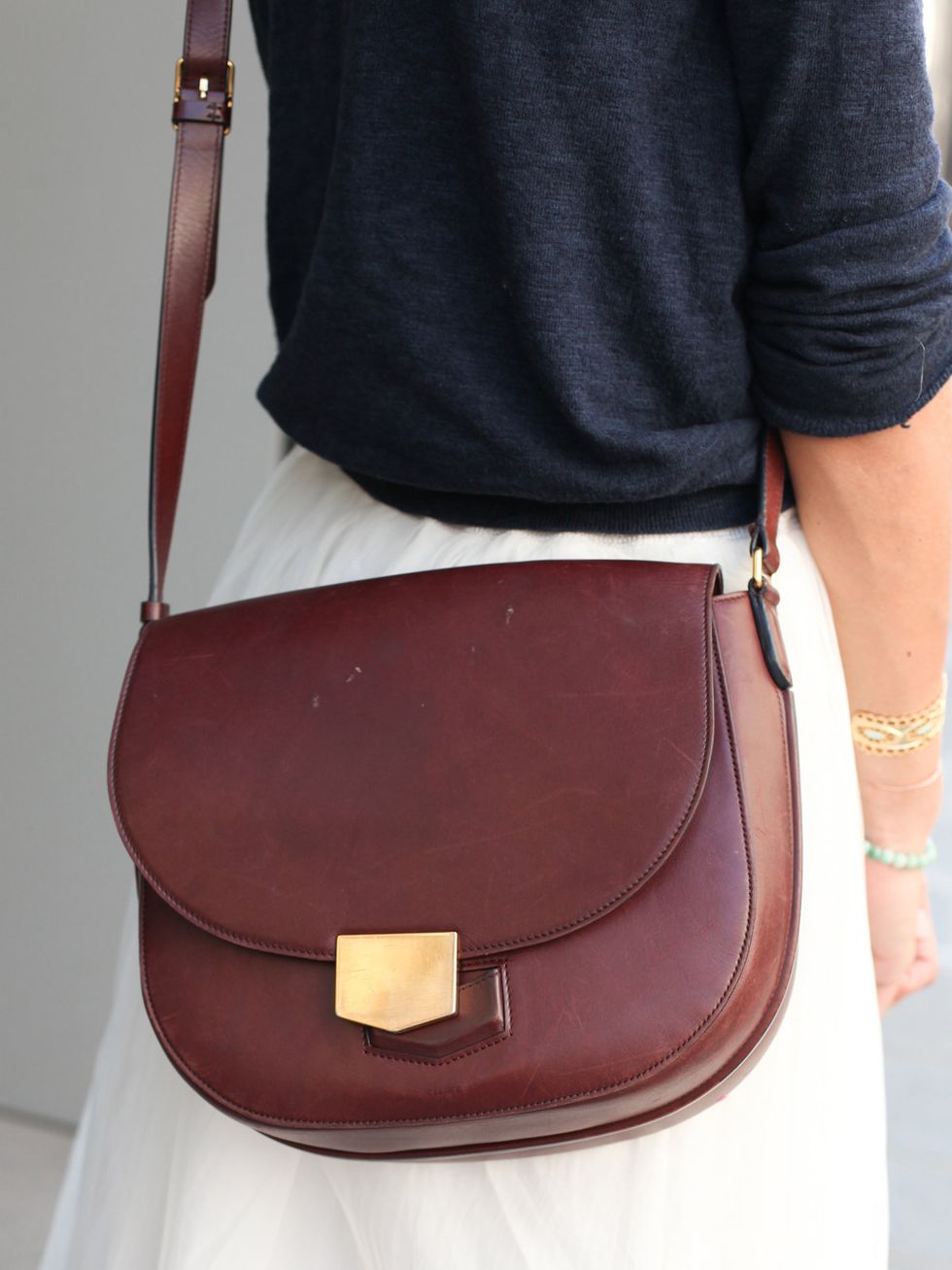 Brown, Product, Bag, Textile, White, Style, Fashion accessory, Luggage and bags, Shoulder bag, Maroon, 