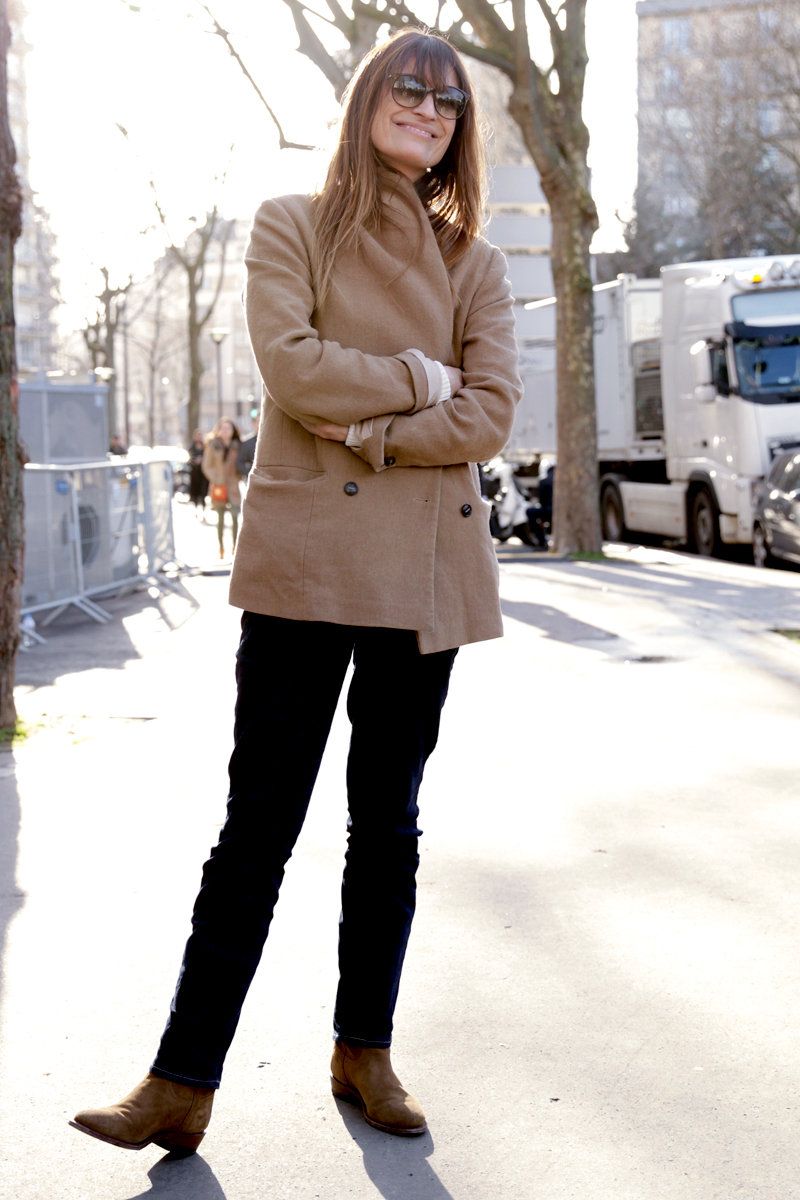 Clothing, Leg, Truck, Brown, Sleeve, Shoe, Trousers, Winter, Textile, Outerwear, 