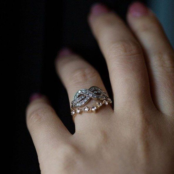 Finger, Jewellery, Skin, Ring, Style, Pre-engagement ring, Nail, Body jewelry, Photography, Engagement ring, 
