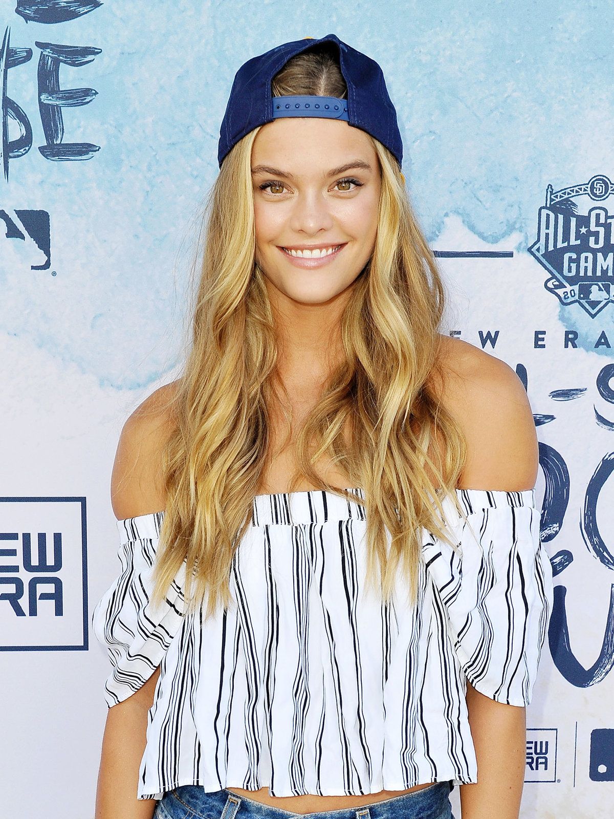 ニーナ・アグダル直筆サイン入り超大型写真…Nina Agdal…