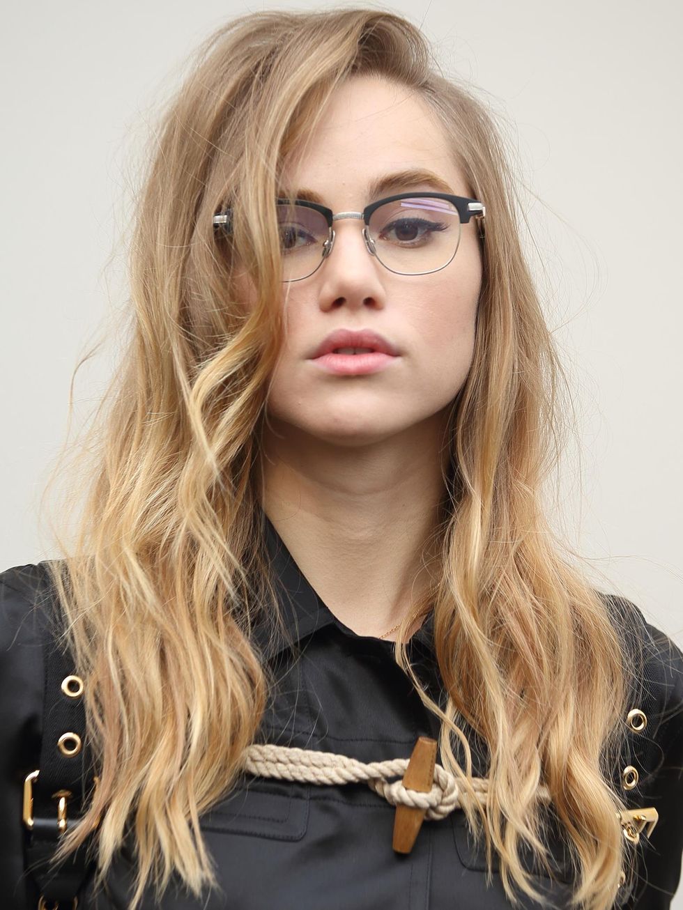 Eyewear, Vision care, Lip, Hairstyle, Chin, Collar, Style, Fashion accessory, Step cutting, Beauty, 