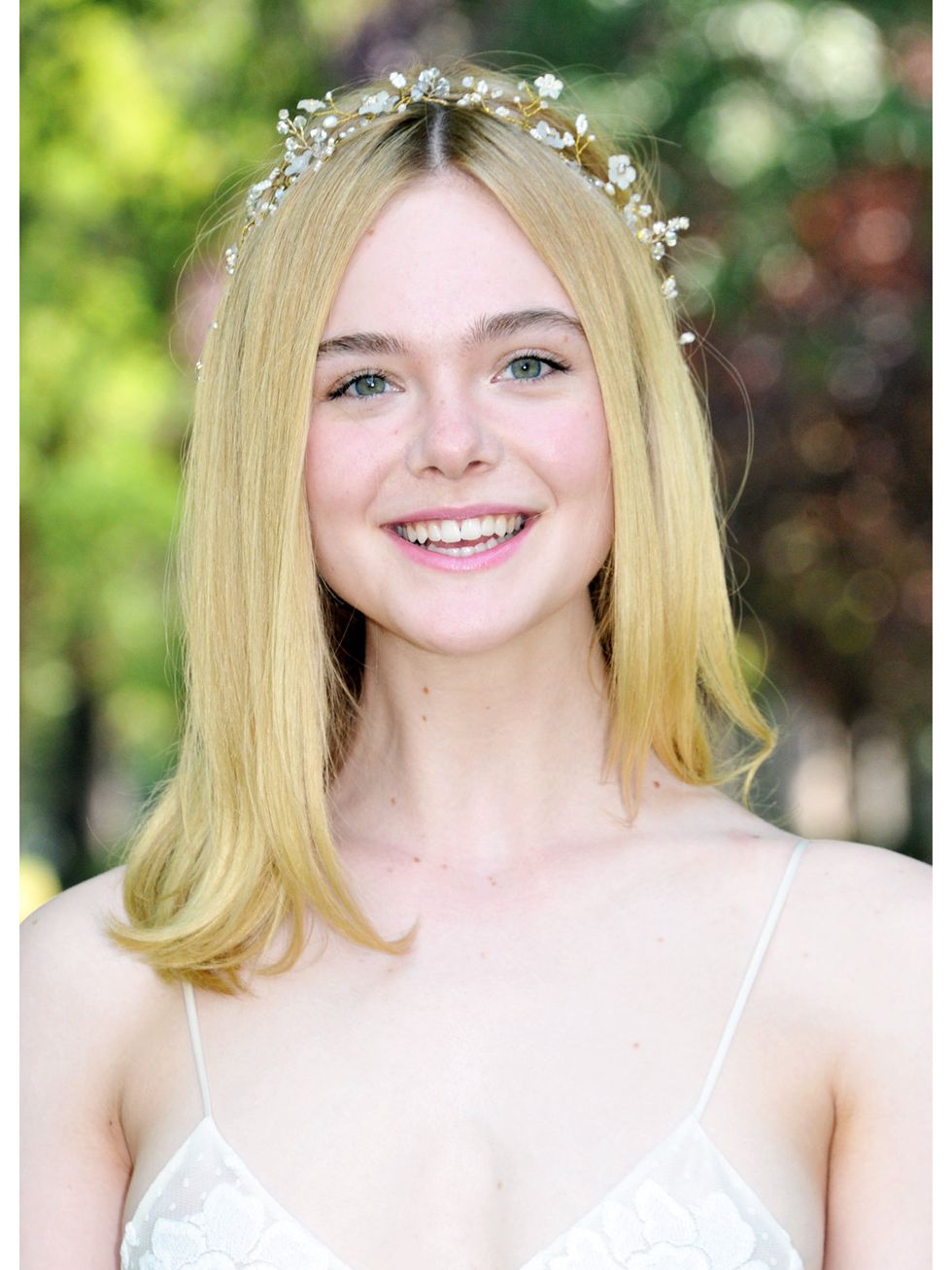 Hairstyle, Skin, Shoulder, Eyebrow, Photograph, Hair accessory, Happy, Headpiece, Facial expression, Style, 