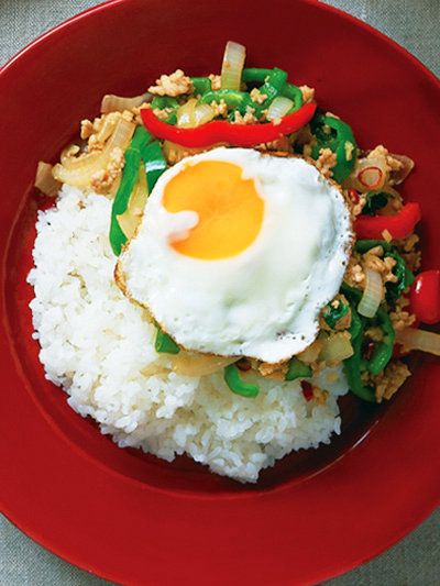 Food, Green, Fried egg, Dish, Egg yolk, Meal, Rice, Ingredient, Steamed rice, Recipe, 