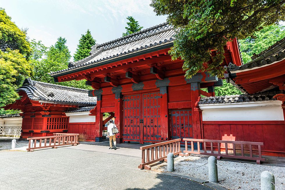 Chinese architecture, Japanese architecture, Place of worship, Temple, Building, Shinto shrine, Architecture, Shrine, Historic site, Tree, 