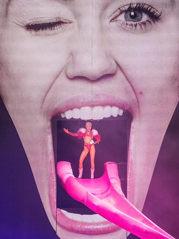 マイリー・サイラス、過激ツアーがスタート！