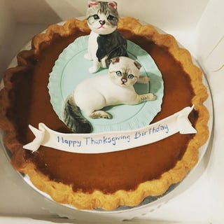 ブレイク ライブリー テイラー スウィフトにキュートな誕生日パイをプレゼント ブレイク ライブリー テイラー スウィフトにキュートな誕生日パイをプレゼント
