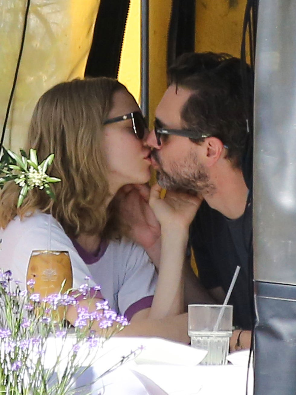アマンダ・サイフリッド アマンダ・サイフリッドのキスシーンをキャッチ！