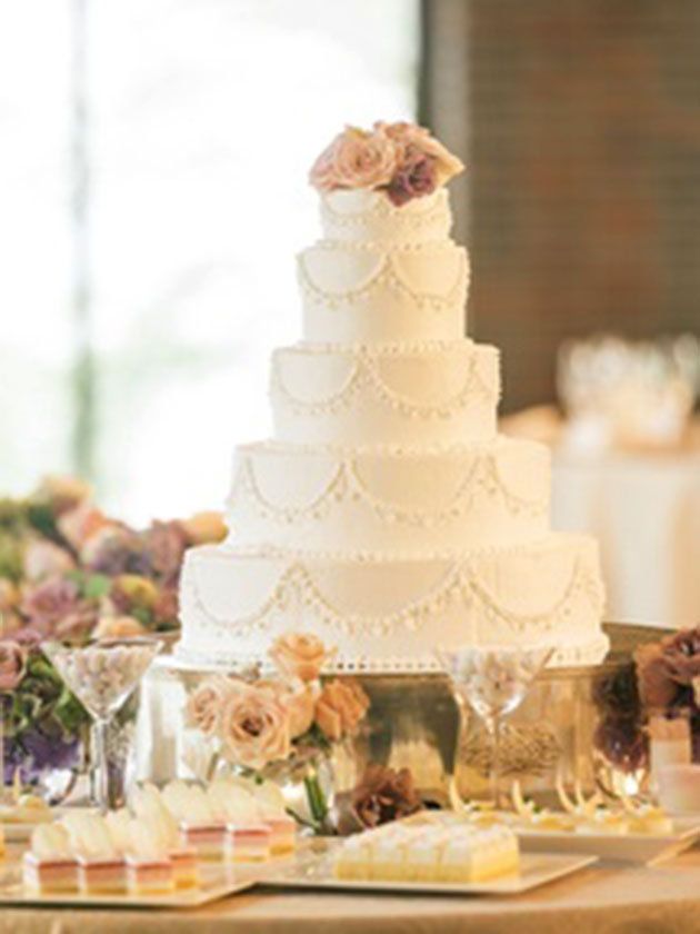 Wedding cake, Buttercream, Icing, Cake, Wedding ceremony supply, Cake decorating, Sugar paste, Pasteles, Food, Dessert, 