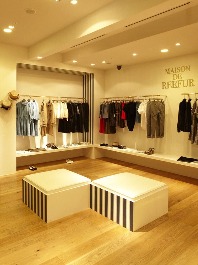 Floor, Flooring, Room, Interior design, Ceiling, Hardwood, Collection, Clothes hanger, Boutique, Outlet store, 
