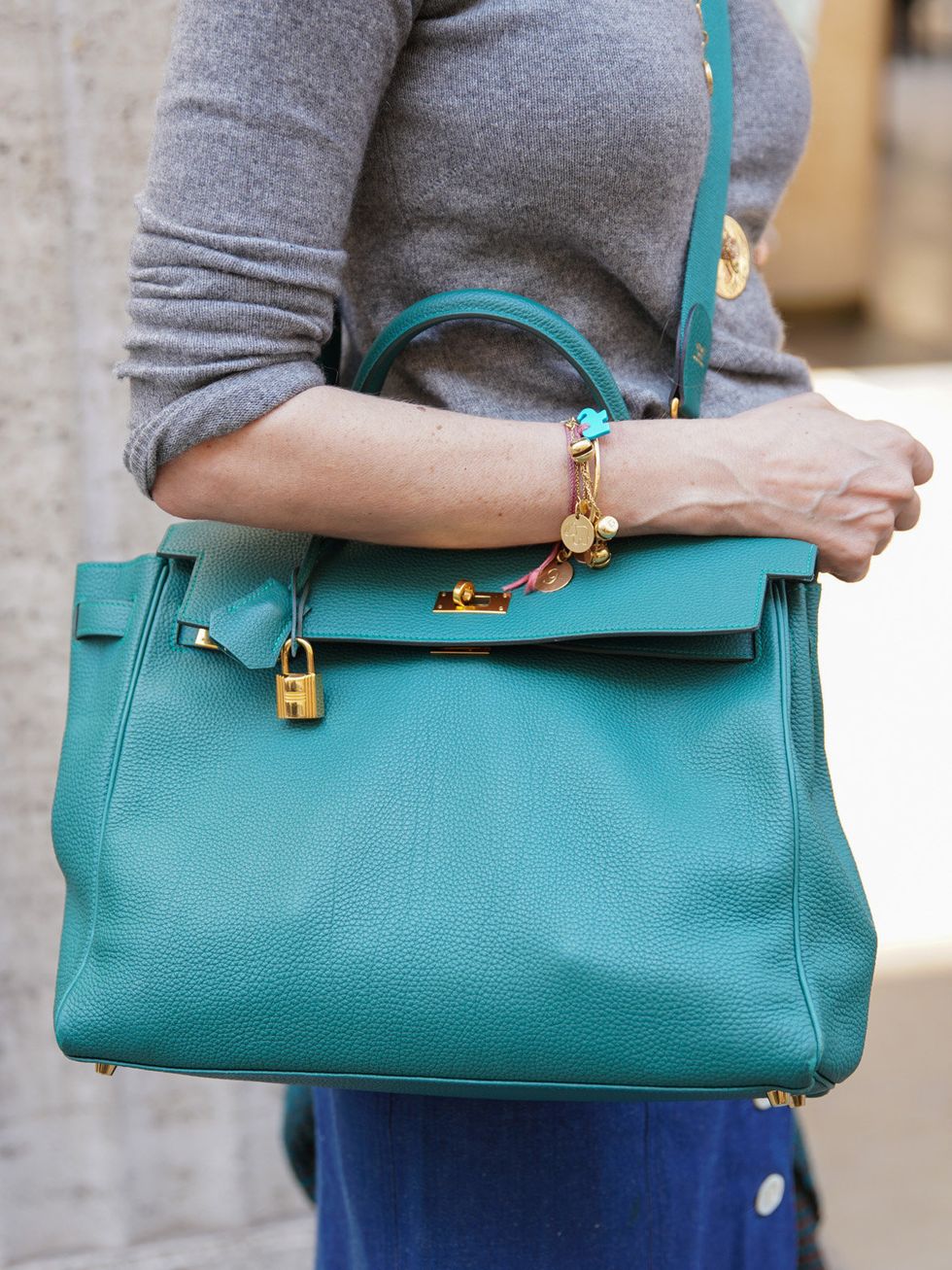 Green, Bag, Textile, Joint, Fashion accessory, Teal, Style, Luggage and bags, Shoulder bag, Fashion, 