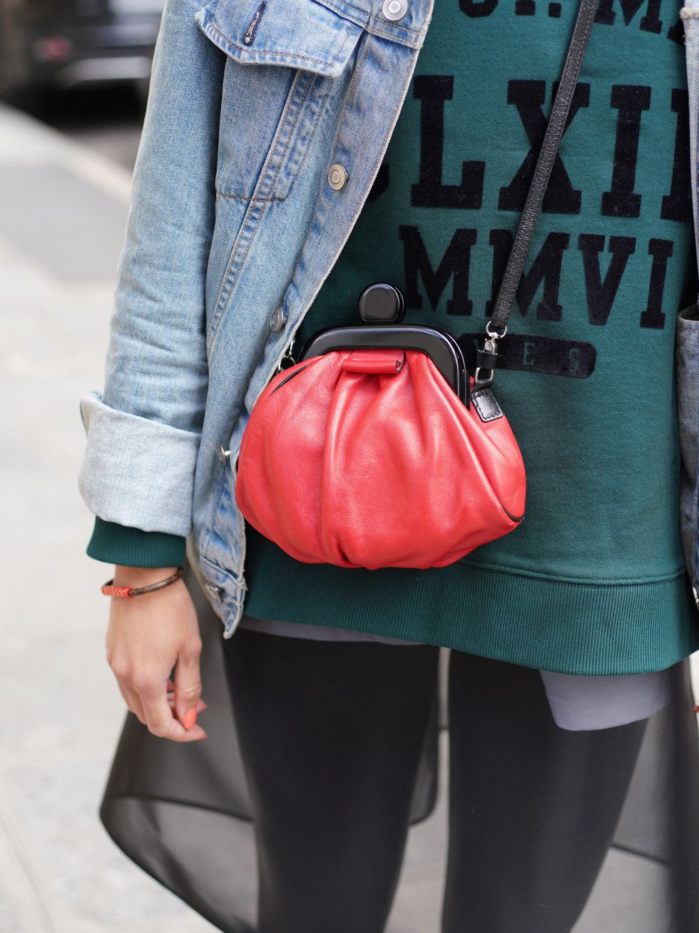 Sleeve, Textile, Bag, Outerwear, Style, Pattern, Street fashion, Fashion, Shoulder bag, Luggage and bags, 