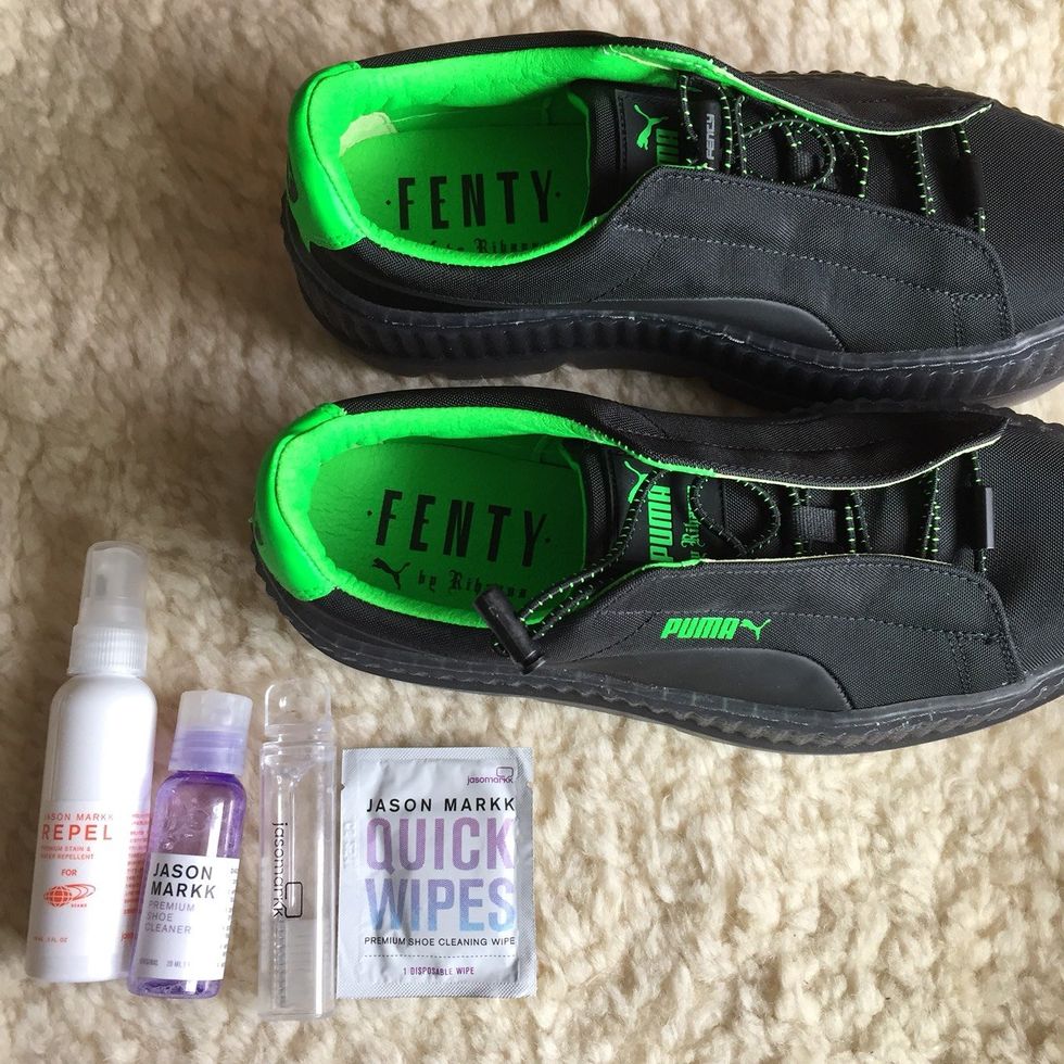Green, Text, Lavender, Tints and shades, Violet, Synthetic rubber, Cosmetics, Plastic bottle, Plastic, Walking shoe, 