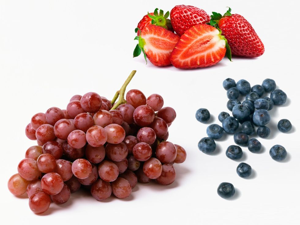 Natural foods, Fruit, Food, Produce, Seedless fruit, Strawberry, Frutti di bosco, Berry, Sweetness, Grapevine family, 