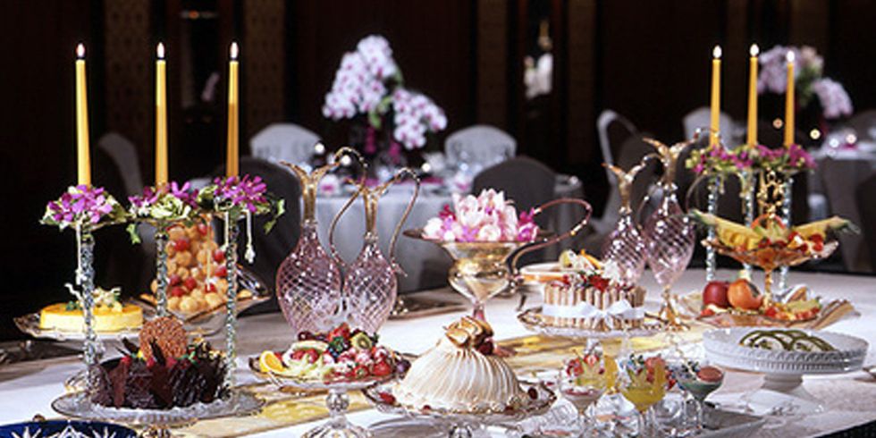 Sweetness, Serveware, Centrepiece, Dishware, Dessert, Flower Arranging, Bouquet, Candle, Garnish, Stemware, 