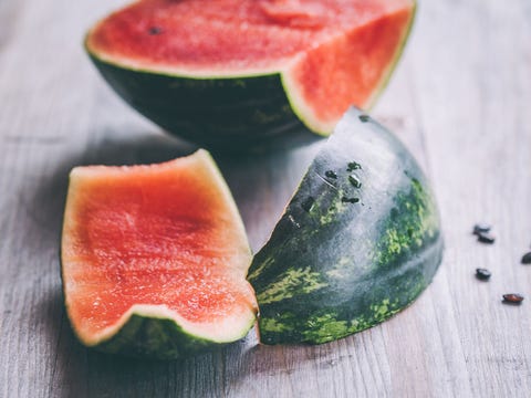 すいかの皮を捨てずに食べるべき理由とは