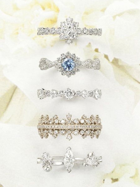 White, Fashion accessory, Jewellery, Natural material, Body jewelry, Gemstone, Silver, Jewelry making, Bridal accessory, Diamond, 