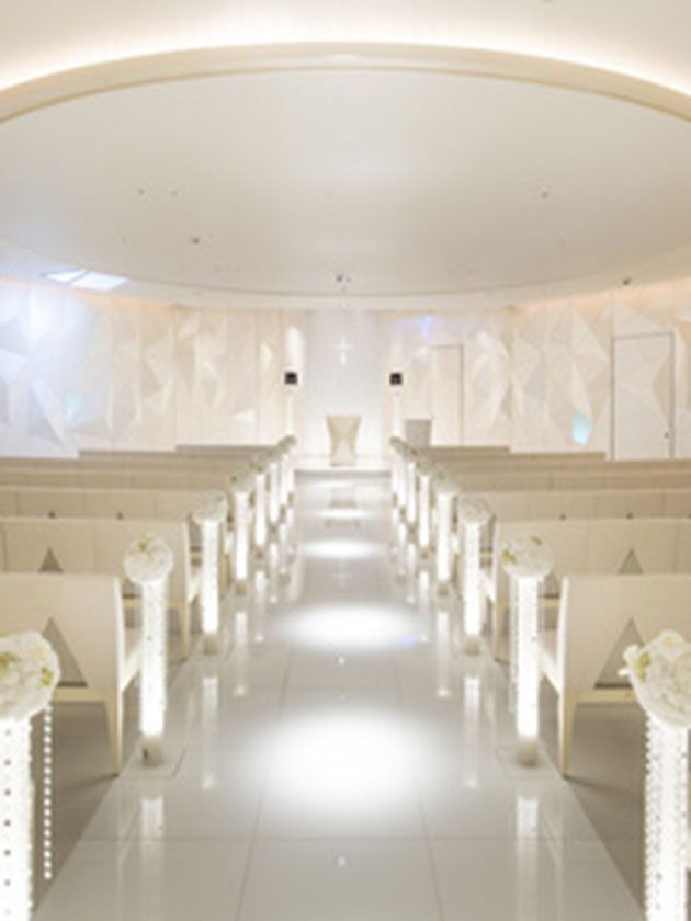 White, Aisle, Ceiling, Function hall, Chapel, Building, Interior design, Architecture, Room, Arch, 