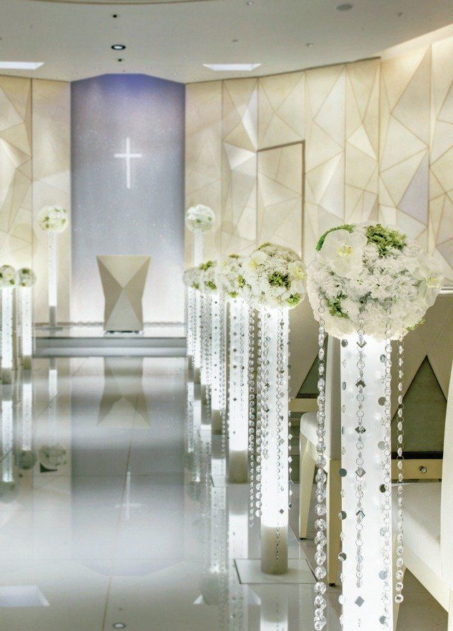Interior design, Ceiling, Glass, Floor, Interior design, Light fixture, Decoration, Flower Arranging, Cut flowers, Artificial flower, 