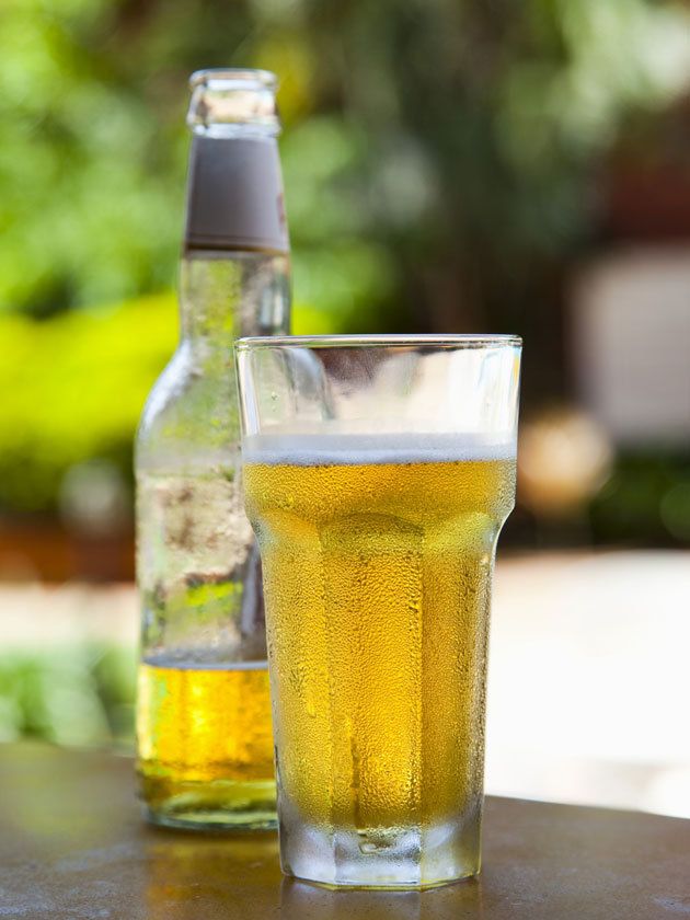 Drink, Beer, Alcoholic beverage, Lager, Beer glass, Bottle, Distilled beverage, Pint glass, Pint, Alcohol, 