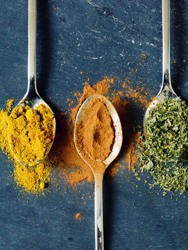 Ras el hanout, Yellow, Seasoning, Spice mix, Curry powder, Food, Ingredient, Spice, Spoon, Cuisine, 