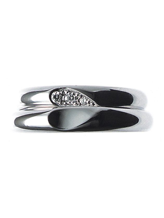 Ring, Fashion accessory, Jewellery, Engagement ring, Bangle, Platinum, Metal, Silver, Wedding ring, Bracelet, 