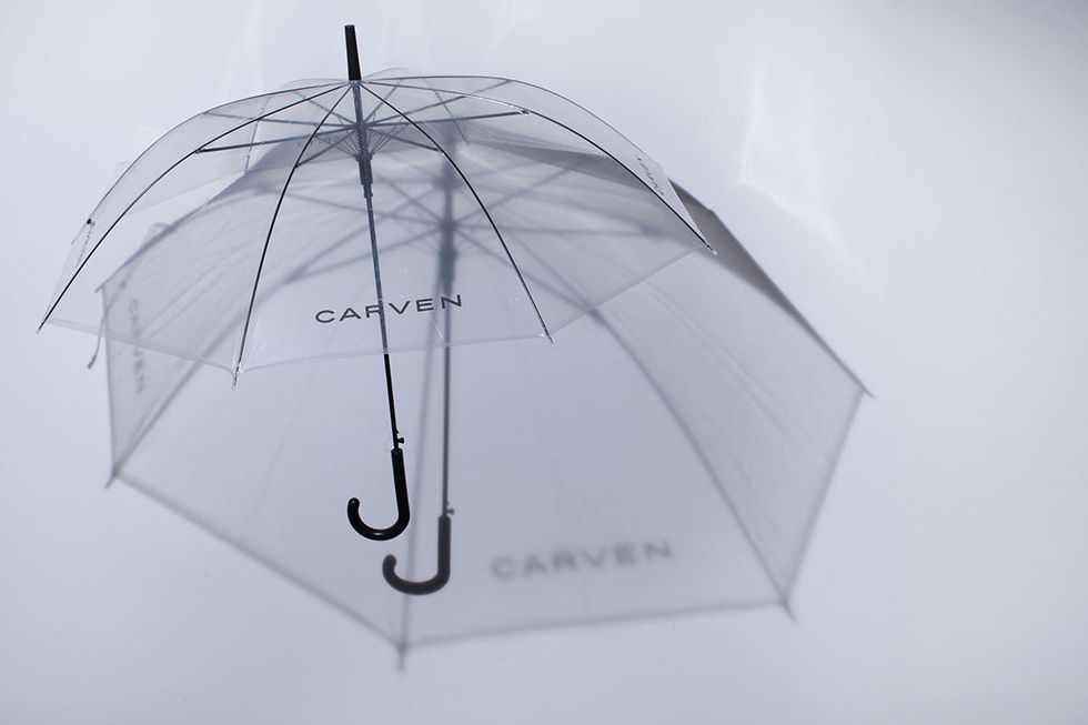 Umbrella, Line, Grey, Material property, Black-and-white, Symmetry, Graphics, Silver, Diagram, 