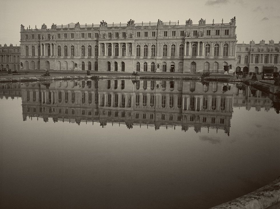 Reflection, Architecture, Facade, Waterway, City, Landmark, Palace, Watercourse, Morning, Classical architecture, 