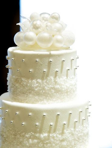 White, Icing, Wedding cake, Buttercream, Cake decorating, Cake, White cake mix, Sugar cake, Wedding ceremony supply, Food, 