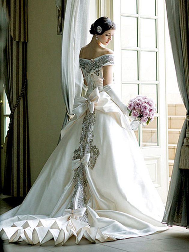 Shoulder, Bridal clothing, Textile, Dress, Photograph, Gown, White, Interior design, Formal wear, Wedding dress, 