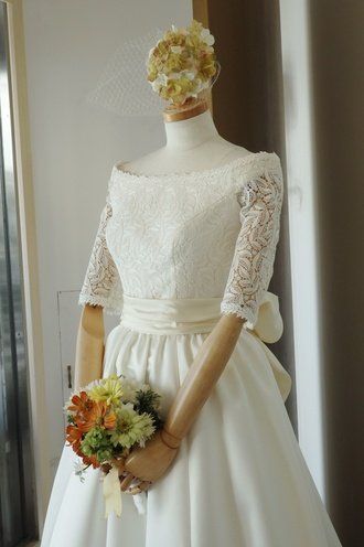 Clothing, Dress, Yellow, Shoulder, Petal, Textile, Joint, White, Bridal clothing, Formal wear, 