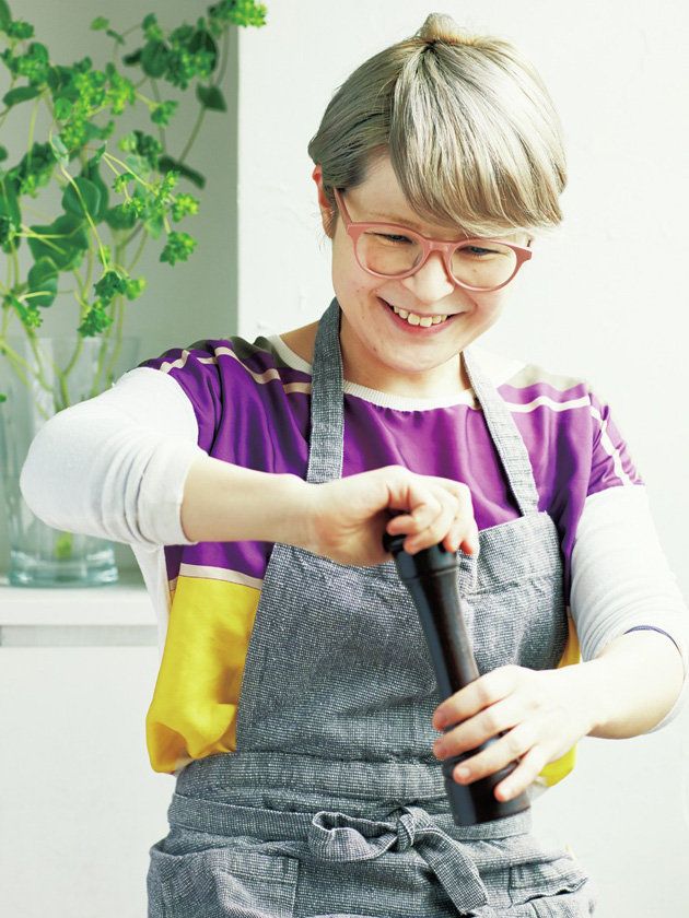 Glasses, Purple, Costume, Glove, Bangs, Blond, Safety glove, Hair coloring, Cuff, Belt, 