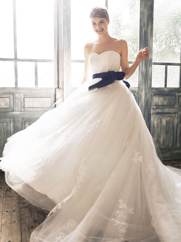 Clothing, Bridal clothing, Sleeve, Dress, Strapless dress, Shoulder, Textile, Photograph, Gown, Joint, 