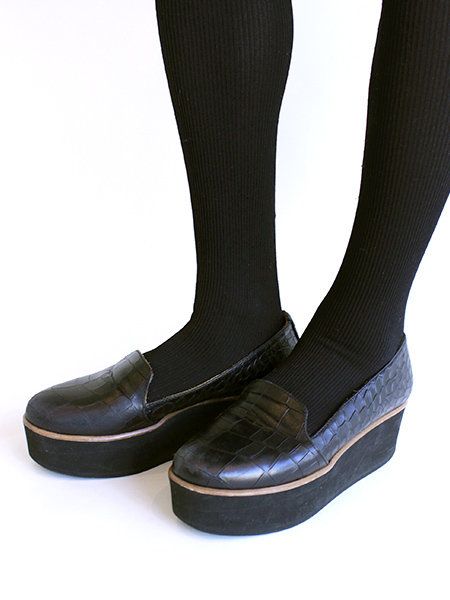 Human leg, Sock, Costume accessory, Tan, Tights, Leather, Ankle, Active pants, Dress shoe, Boot, 